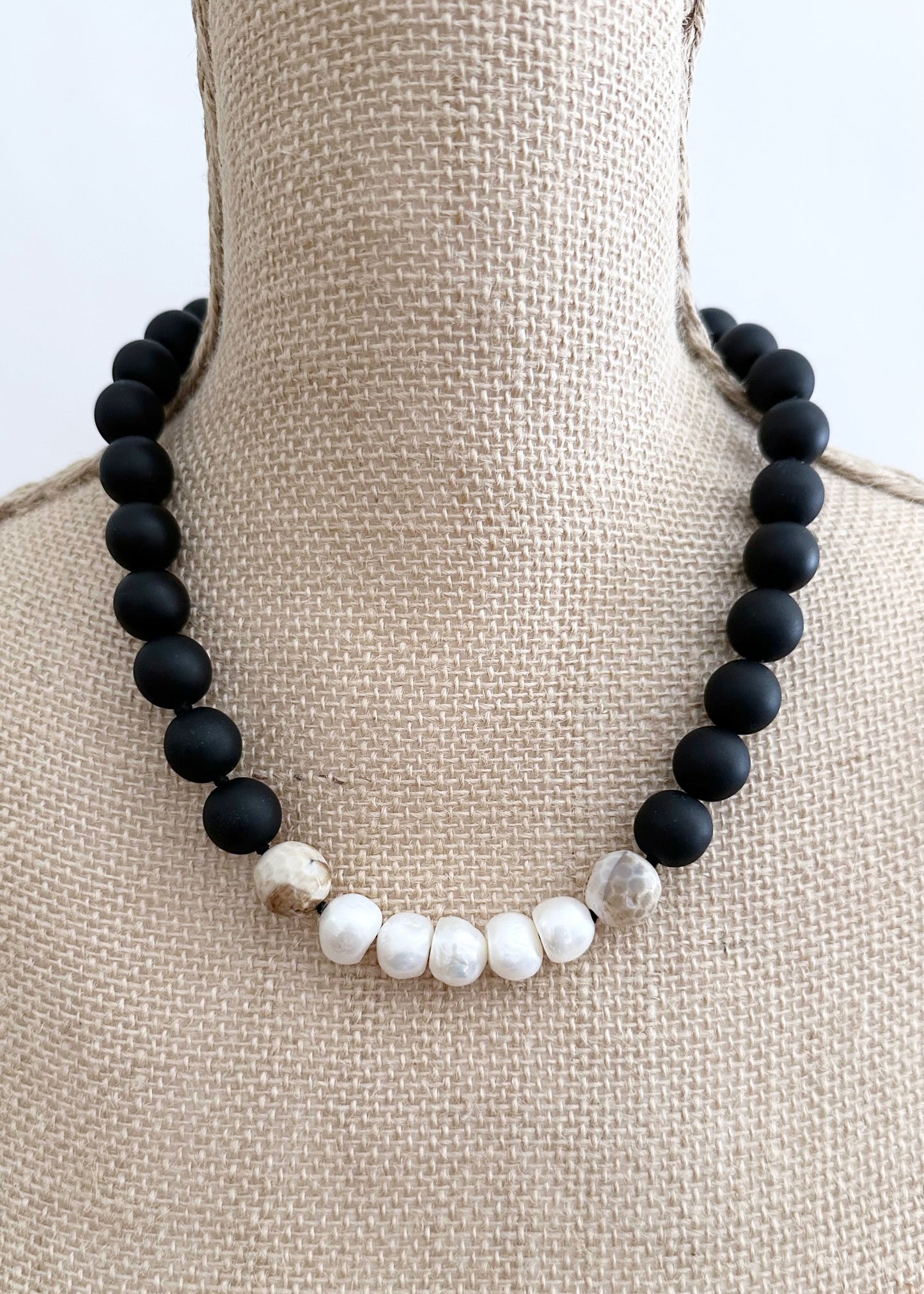 This 21” Necklace Showcases Five Radiant Pearls Accented by Faceted 14mm Beige Agate and Matte Black Agate Stones. It Fastens Effortlessly with a Convenient Magnetic Clasp, Combining Style and Ease. Designed in Canada