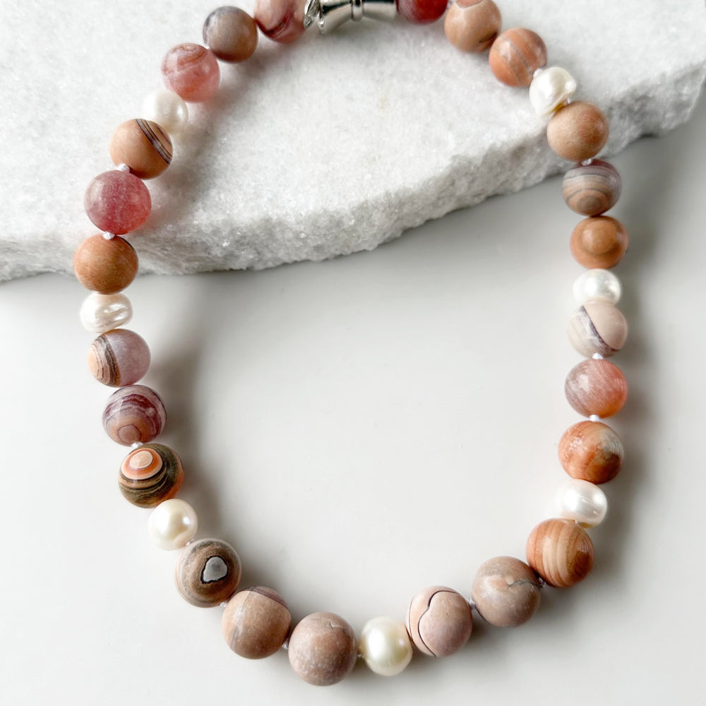 This 19.5” Necklace Highlights Large (16mm) Round Agate with Shades of Peach, Grey and Mauve with White Pearls. It fastens Effortlessly with a Convenient Magnetic Clasp, combining style and ease. Designed in Canada