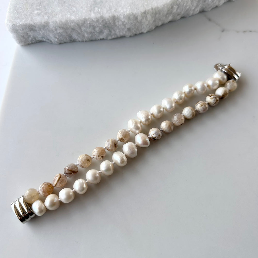
                      
                        Two rows of Large Baroque Freshwater Pearls and 12mm (Beige) Faceted Agate Beads are completed with a Strong Secure Magnetic Clasp for Easy Wear. Unclasped
                      
                    