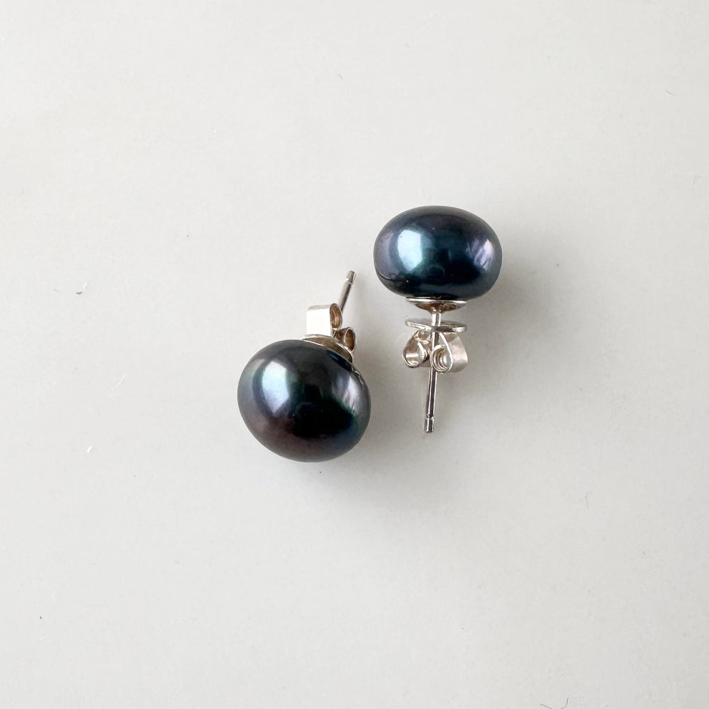 
                      
                        These Pretty Black (Grade A) 10-11mm Freshwater Pearl Stud Earrings are on Sterling Silver Post and Butterfly.  A Fan Favorite!
                      
                    