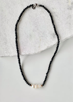 
                  
                    AMELIA NECKLACE -  115 - BLACK WHITE
                  
                