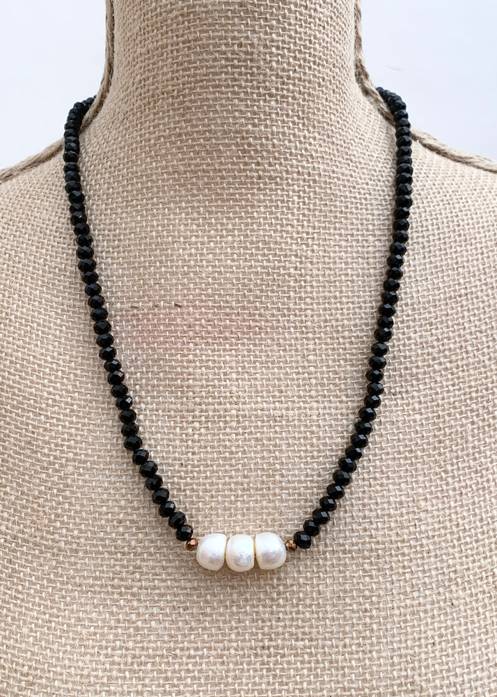 
                  
                    AMELIA NECKLACE -  115 - BLACK WHITE
                  
                